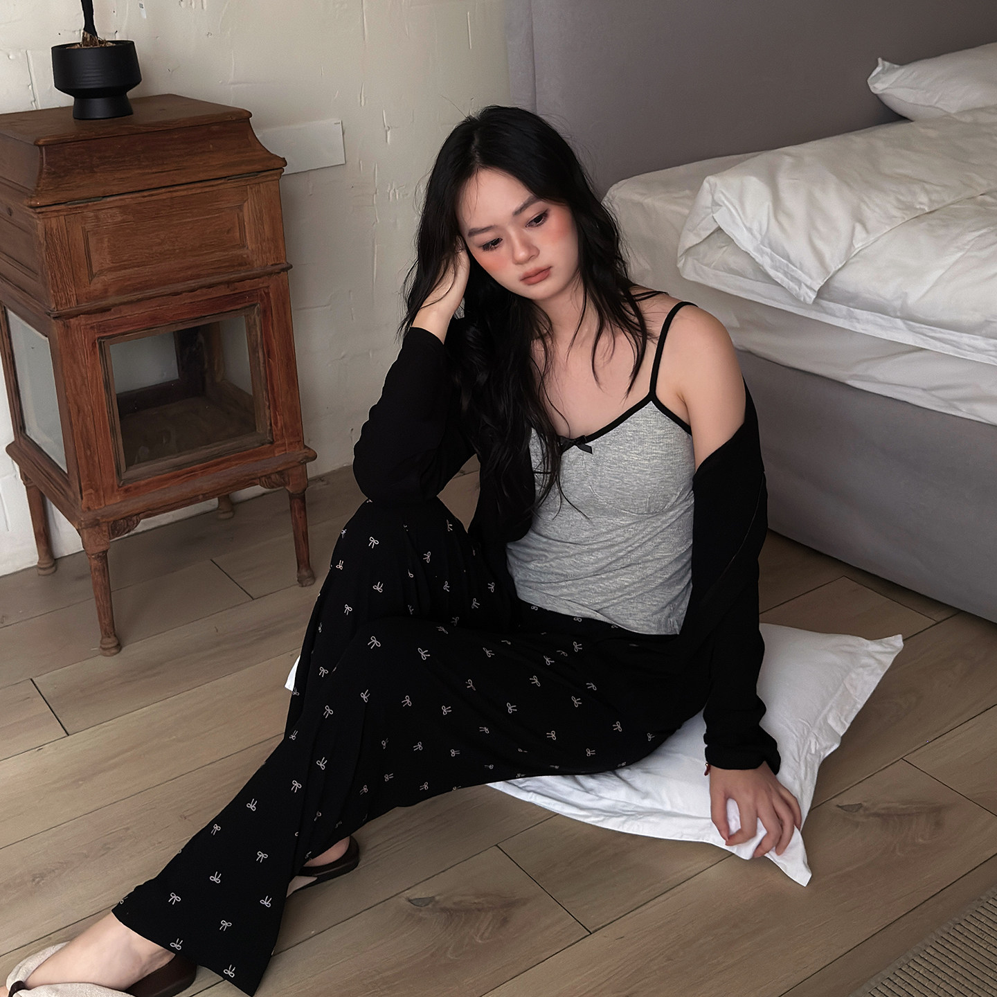 HEARMES 吊带带胸垫睡衣女春秋季长袖长裤黑色高级感可外穿家居服