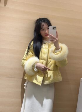 一露玛娜新中式狐狸毛袖口棉服