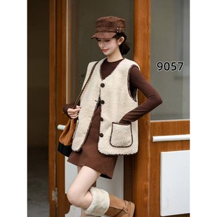 百搭坎肩洋气外套潮 羊羔毛马甲女秋冬V领纽扣开衫 2025新款 秋冬装