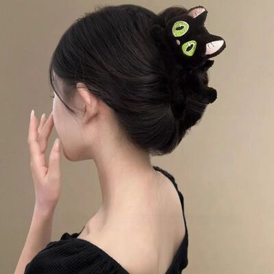 Black Cat Hair Clip with Different Colored Eyes Fluffy Shark
