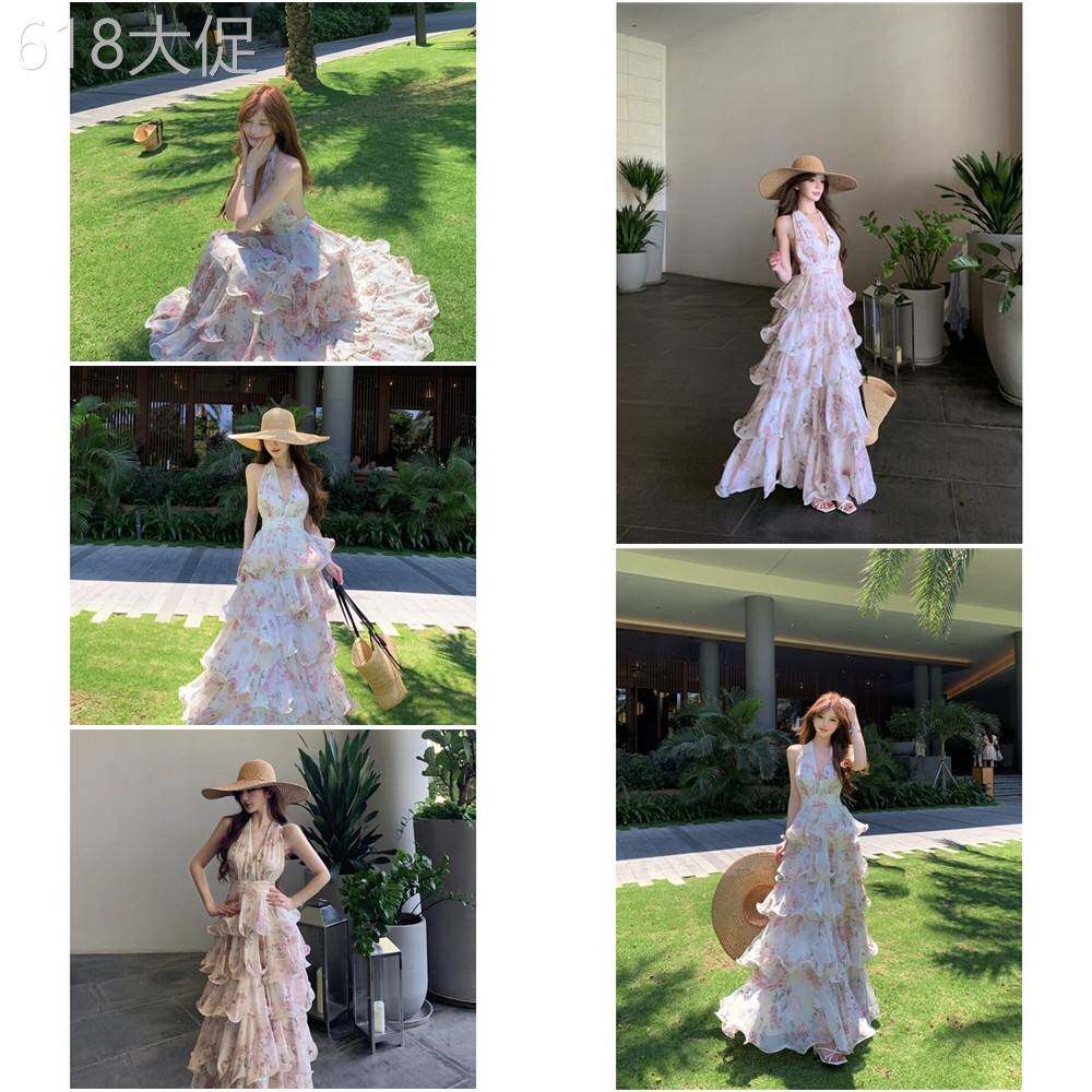 度假风碎花v领挂脖连衣裙女夏季收腰显瘦蛋糕裙绑带露背长款a字裙