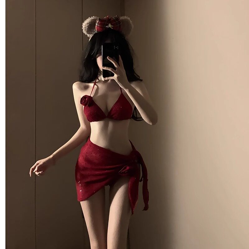 纯欲风显白酒红三角包玫瑰花比基尼三件套分体泳衣女泰国度假沙滩