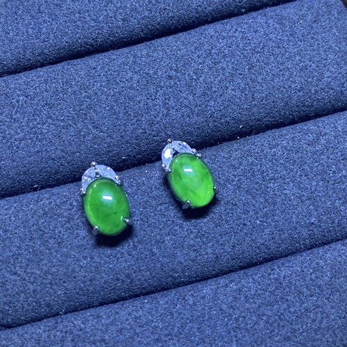 天然A货翡翠耳钉S925银镶嵌冰种阳绿百搭时尚洋气电镀18K金防过敏