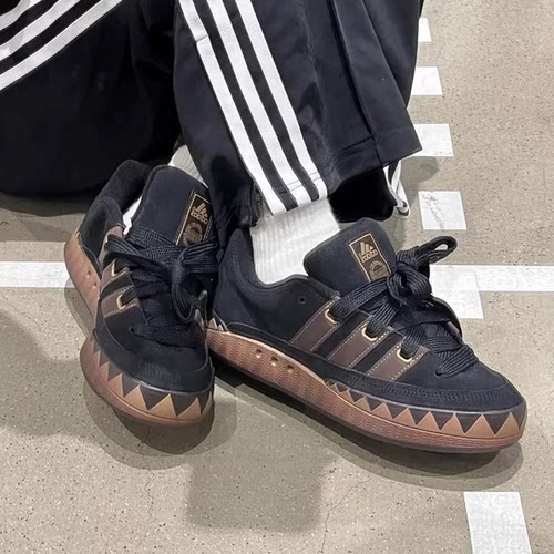 阿迪达斯三叶草男女情侣ADIMATIC休闲低帮滑板鞋鲨鱼面包鞋JR8034