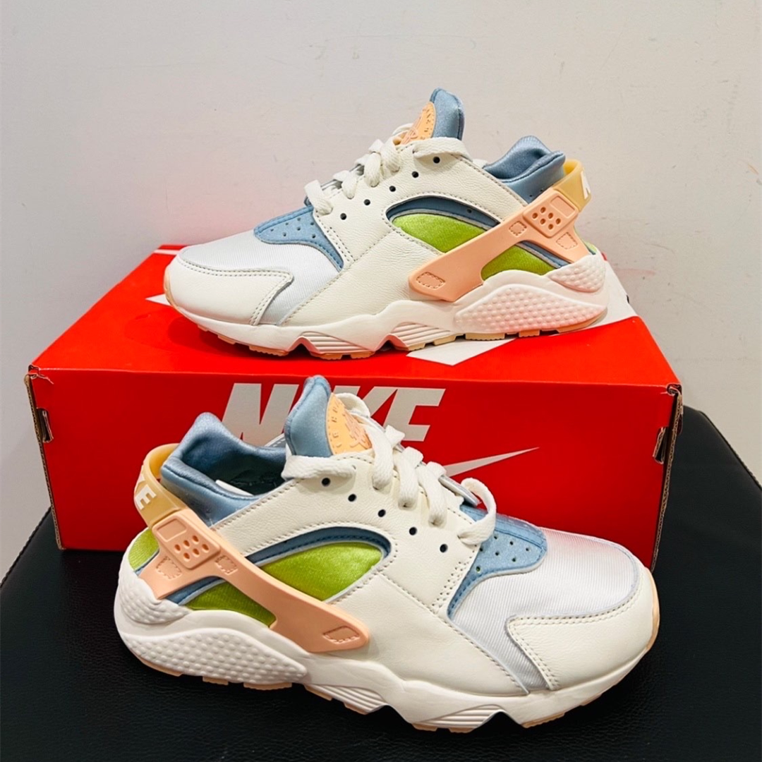 Nike/耐克Air Huarache女士耐磨透气经典休闲运动鞋 DQ0117-100 - 实物图