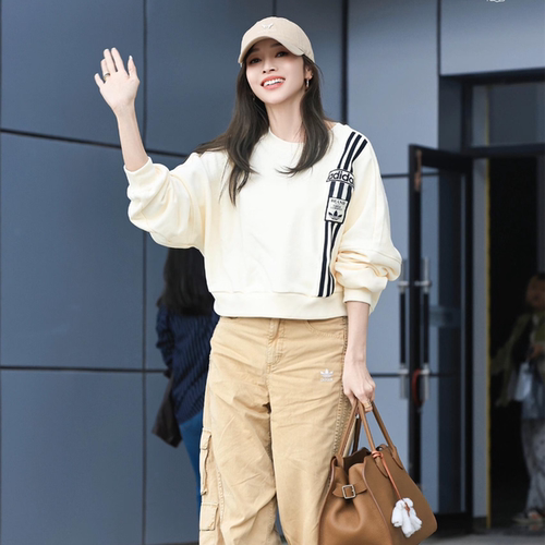 阿迪达斯三叶草女子套头衫春新款宽松短款休闲运动圆领卫衣JD0084