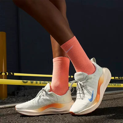耐克女鞋REACTX INFINITY RUN 4D缓震健身透气跑步鞋DR2670-007