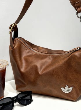 Adidas三叶草女款拎包美拉德复古做旧皮质法棍包单肩腋下包KT0865