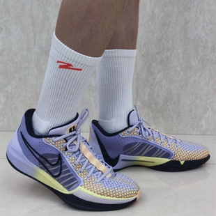 耐克Nike SABRINA 1 EP萨布丽娜一代 男女低帮篮球鞋 FQ3389-501