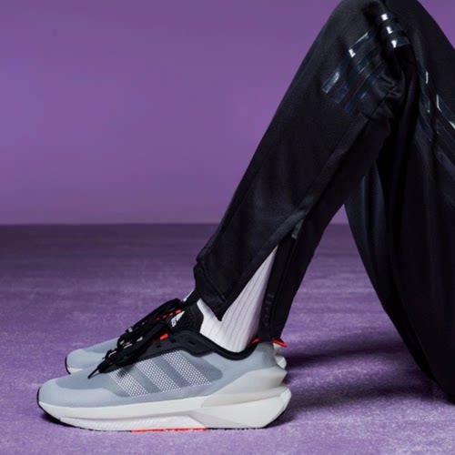 Adidas阿迪达斯AVRYN男女运动休闲耐磨减震透气轻便跑步鞋 HP5969