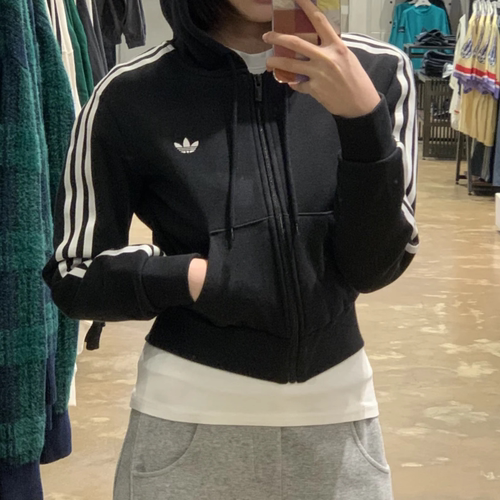 阿迪达斯三叶草女子经典短款外套三条杠刺绣针织连帽夹克 JX9220