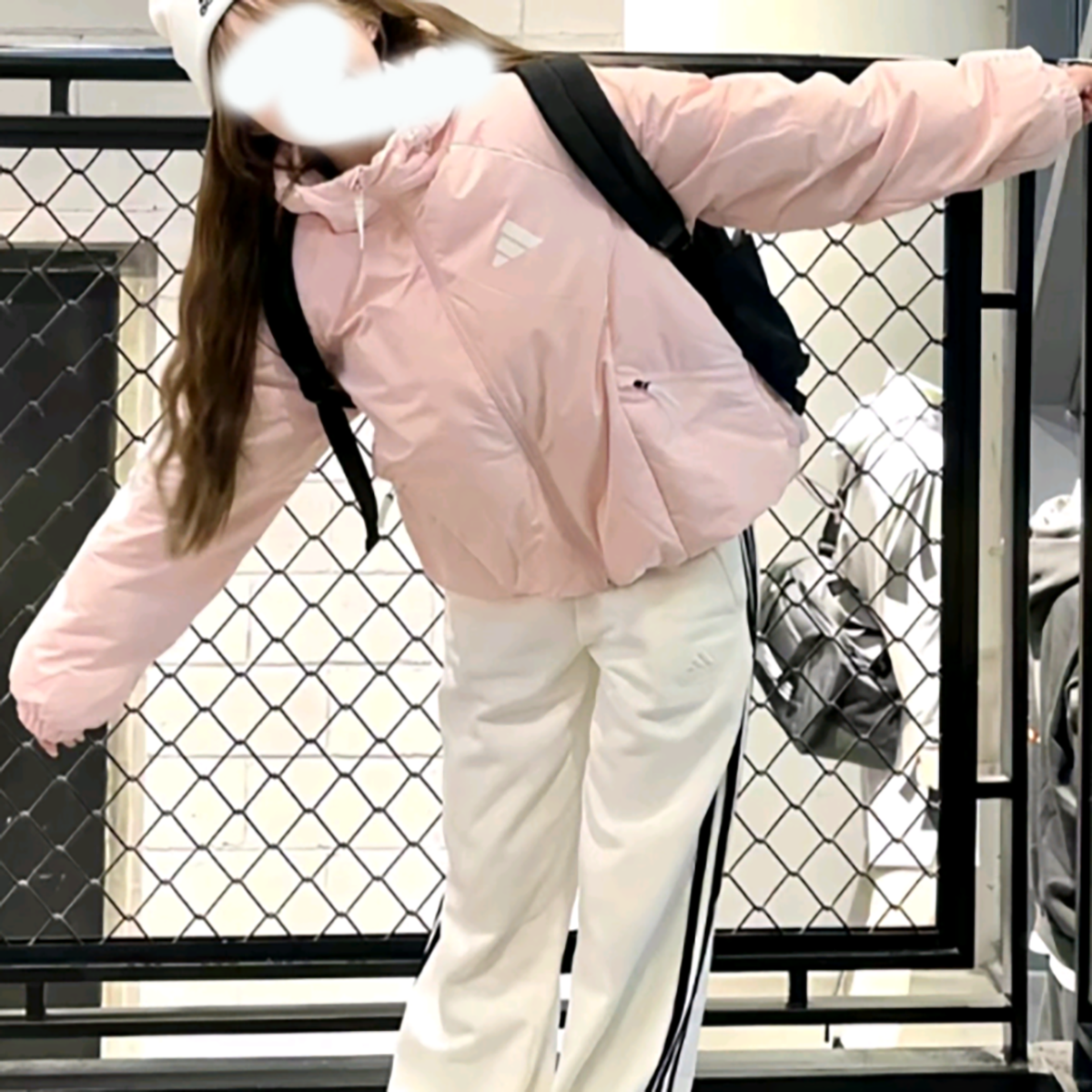 阿迪达斯女士运动休闲保暖短款连帽粉色羽绒服外套 JG5922 5921,运动服/休闲服装,运动羽绒服,淘宝优惠券,粉丝福利购,淘宝优惠卷