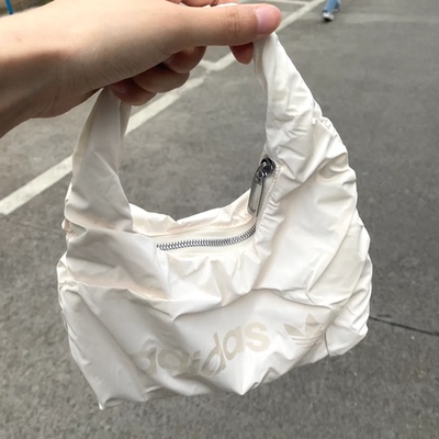 阿迪达斯三叶草迷你褶皱缎面云朵包休闲单肩手提包斜挎包 HK0158