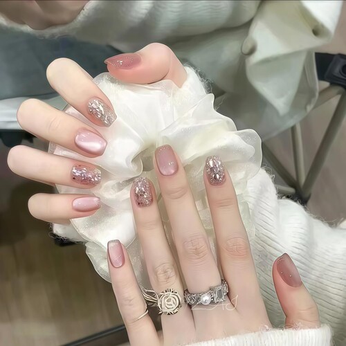 韩系千金穿戴甲超短款粉色系亮片碎钻猫眼粉色显白美甲高级感贴片