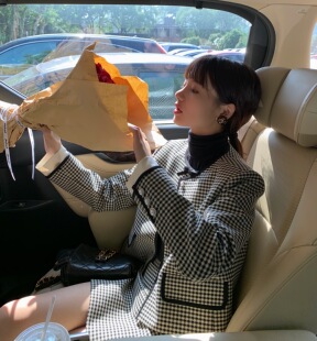 缪里缪气也太好看了！难得的高及少女感 合肩版型千鸟格小套装
