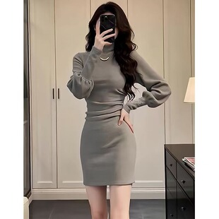 甜酷风灯笼袖连衣裙女冬气质遮肉显瘦百搭褶皱设计包臀裙ins