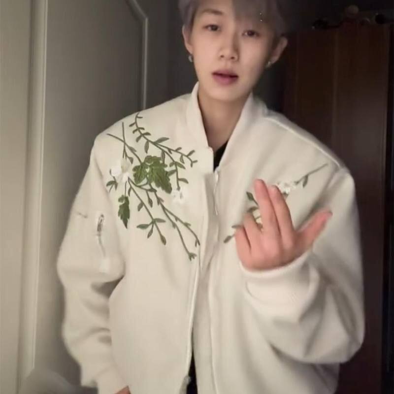 美式复古花卉刺绣文字排版夹棉飞短外套