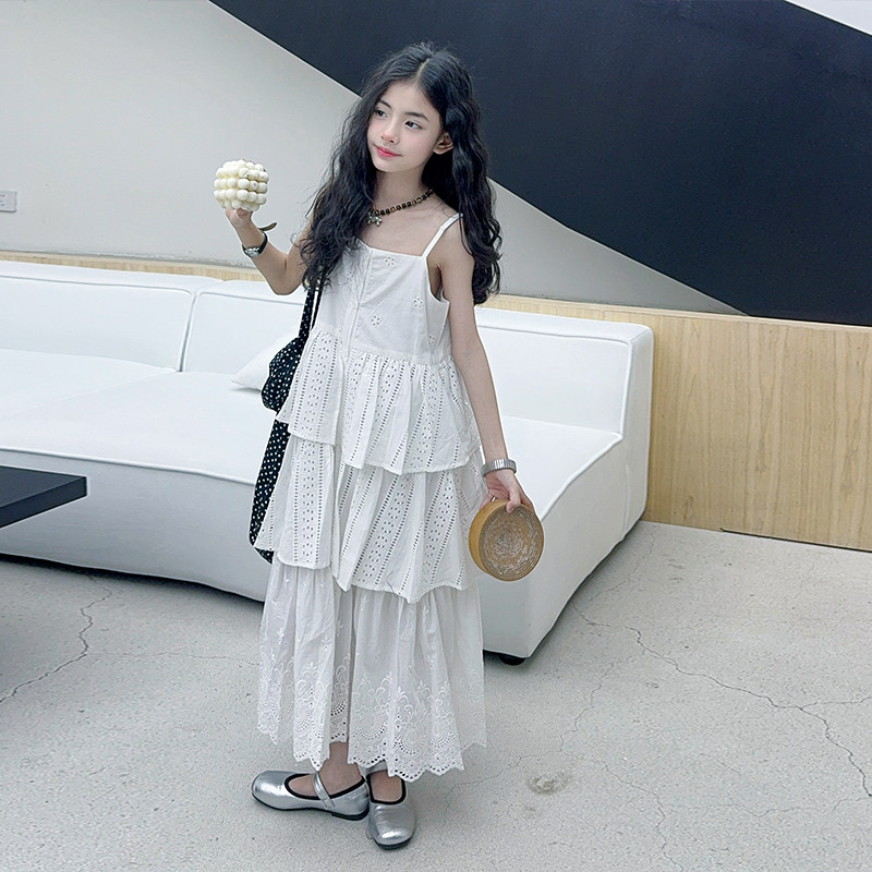 女童夏季吊带蛋糕裙2025儿童韩范甜系镂空无袖长裙大童时髦连衣裙