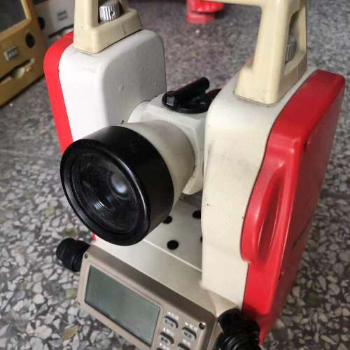 适用经纬仪、成色外观型号看图片、一台没箱子及充电器议价