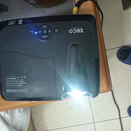 议价zeCO牌投影仪型号Es80,高达4300流明,带3D功议价