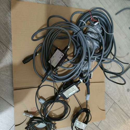 适用v680-ha63b+v680-hs51成色九新 剪线议价