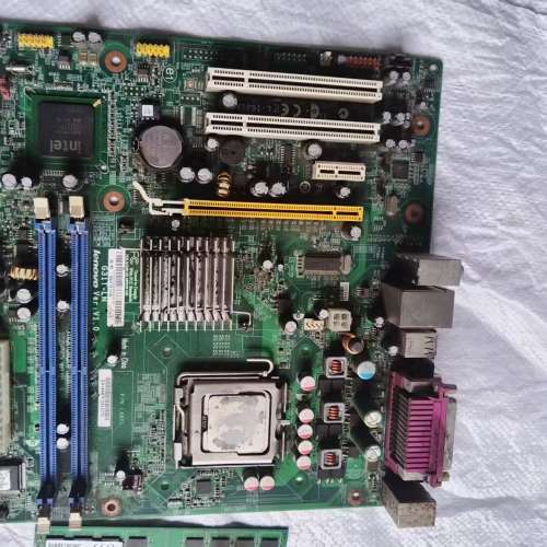 适用主板内存条和硬盘，图片上4个，议价