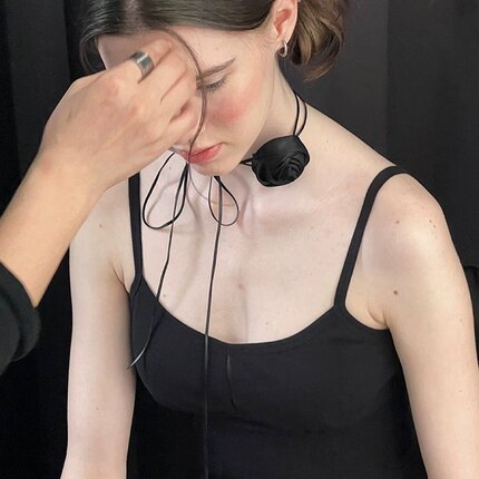 纯欲玫瑰花 choker系带项链女复古黑色立体花朵项圈性感脖颈配饰