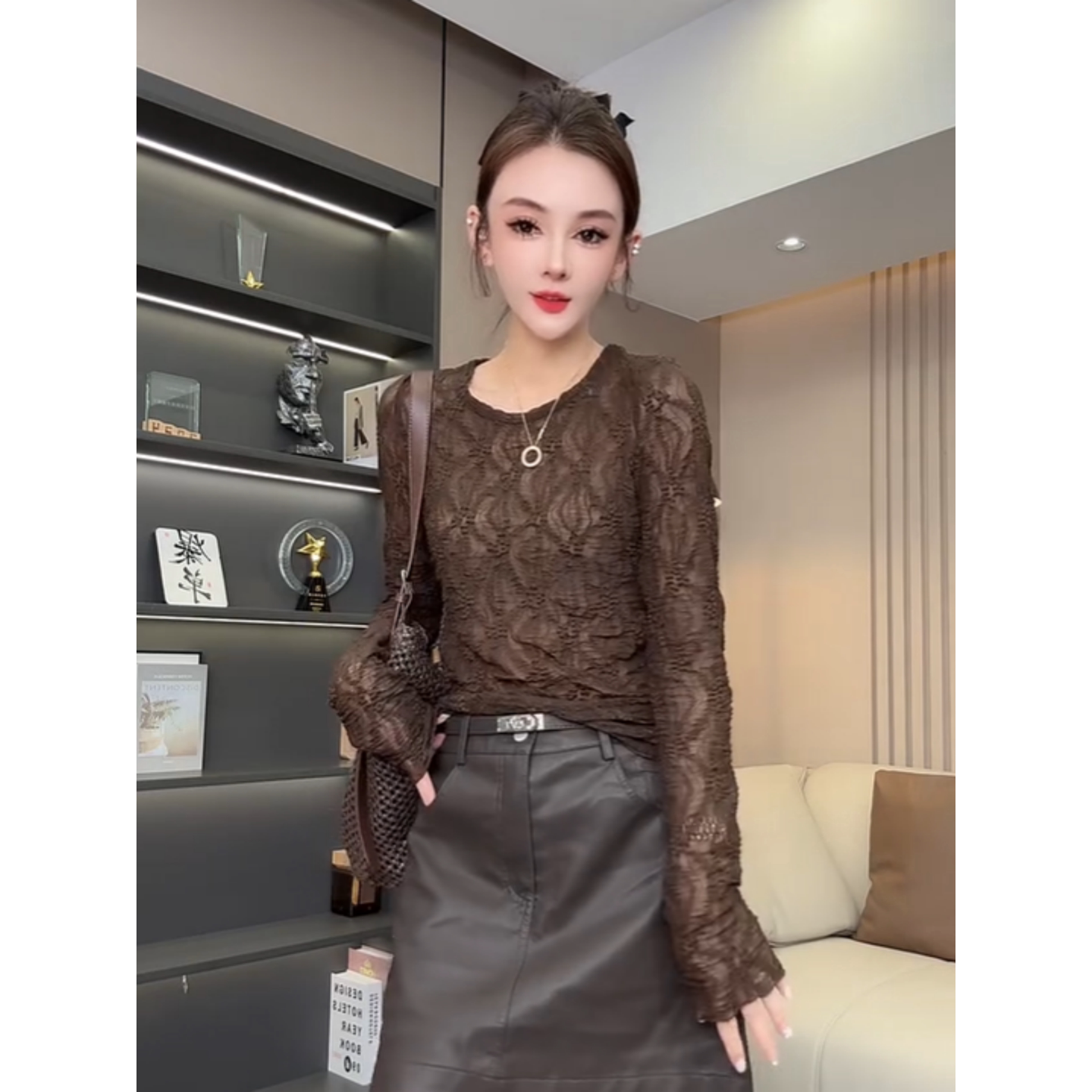 欧货咖色蕾丝网纱打底罩衫女秋2026新款薄款小衫洋气显瘦长袖t恤