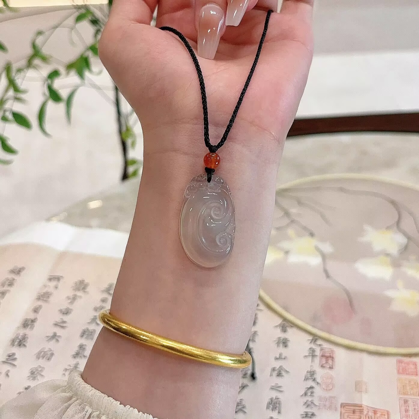 天然原矿高冰冰种玛瑙玉髓新中式高级古风如意锁骨链挂绳玉石吊坠