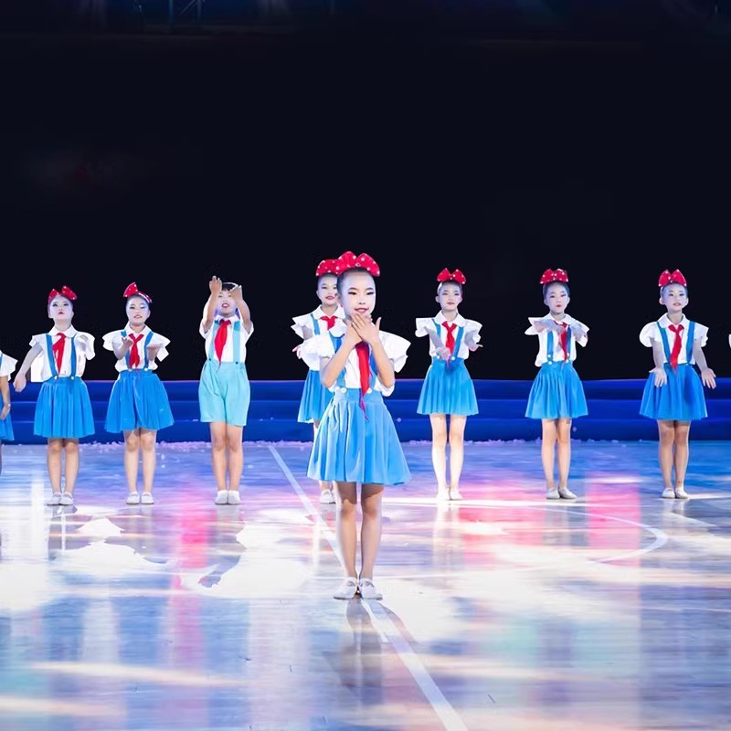 让我们荡起双桨80年代红领巾演出服少先队背带裙儿童合唱表演服装