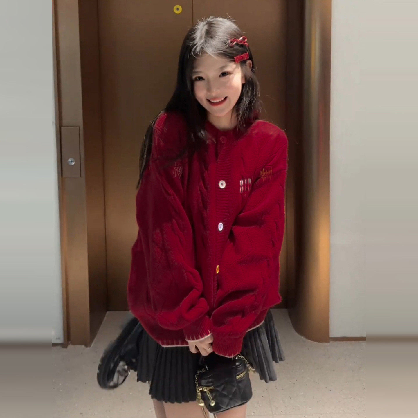 红色新年穿搭针织毛衣外套女秋冬2026新款韩系慵懒高级感宽松上衣