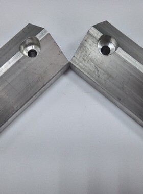 标准尺寸角码锯压紧块85mm两孔中心距55mm三角铝压块双拉杆气缸用