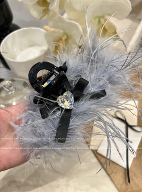 韩国东大门灰色羽毛超美氛围感神器爱心水钻丝带蝴蝶结长毛鲨鱼夹
