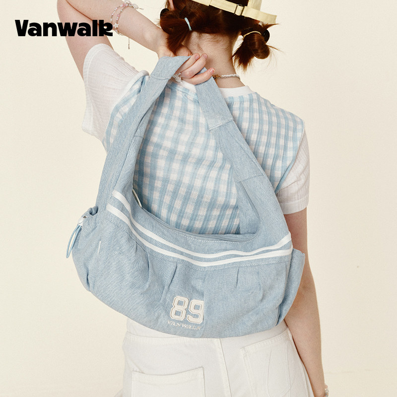 VANWALK/出走美式休闲单肩云朵包图片