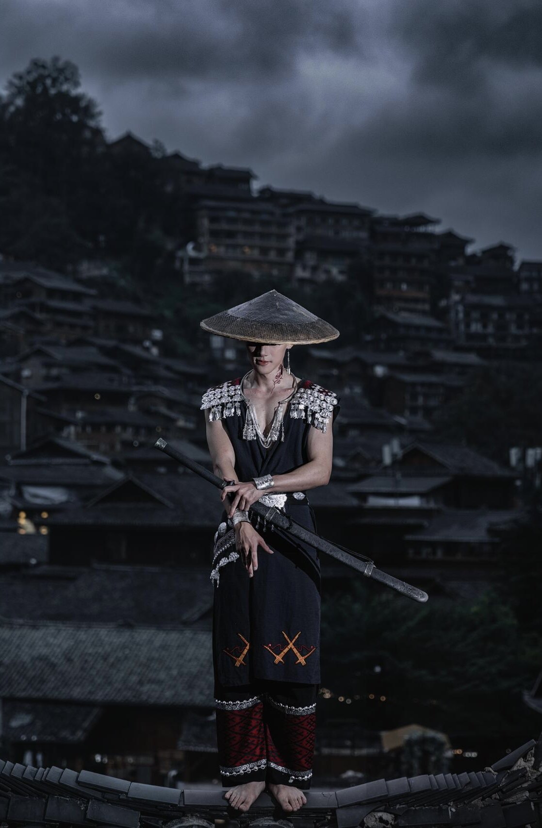 苗族服装男装短裤土家族男装套装贵州苗族舞蹈服饰演出少数民族服图片