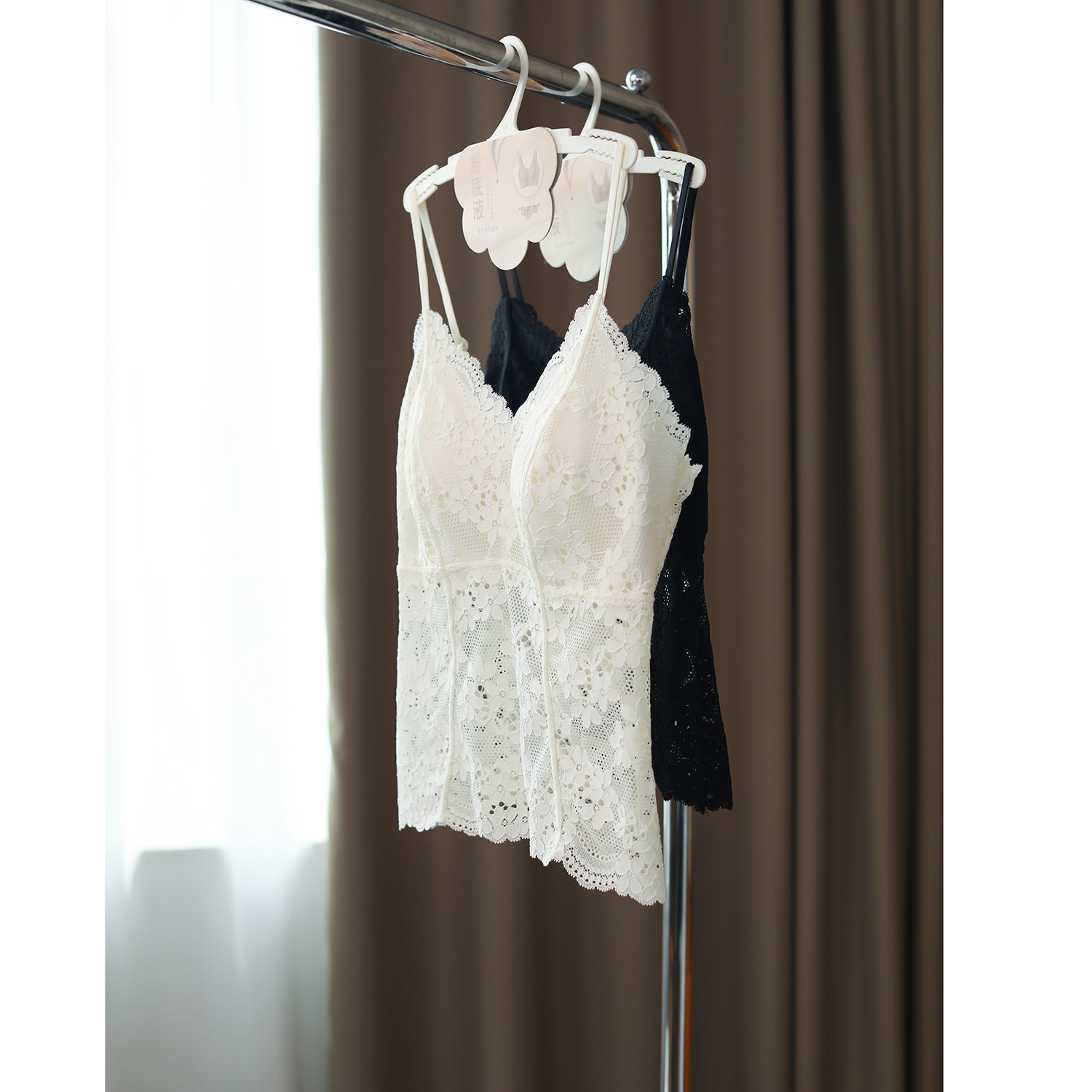 2026年春季显瘦鱼骨线镂空性感蕾丝美背吊带背心无钢圈带胸垫内搭,女装/女士精品,背心吊带,淘宝优惠券,粉丝福利购,淘宝优惠卷