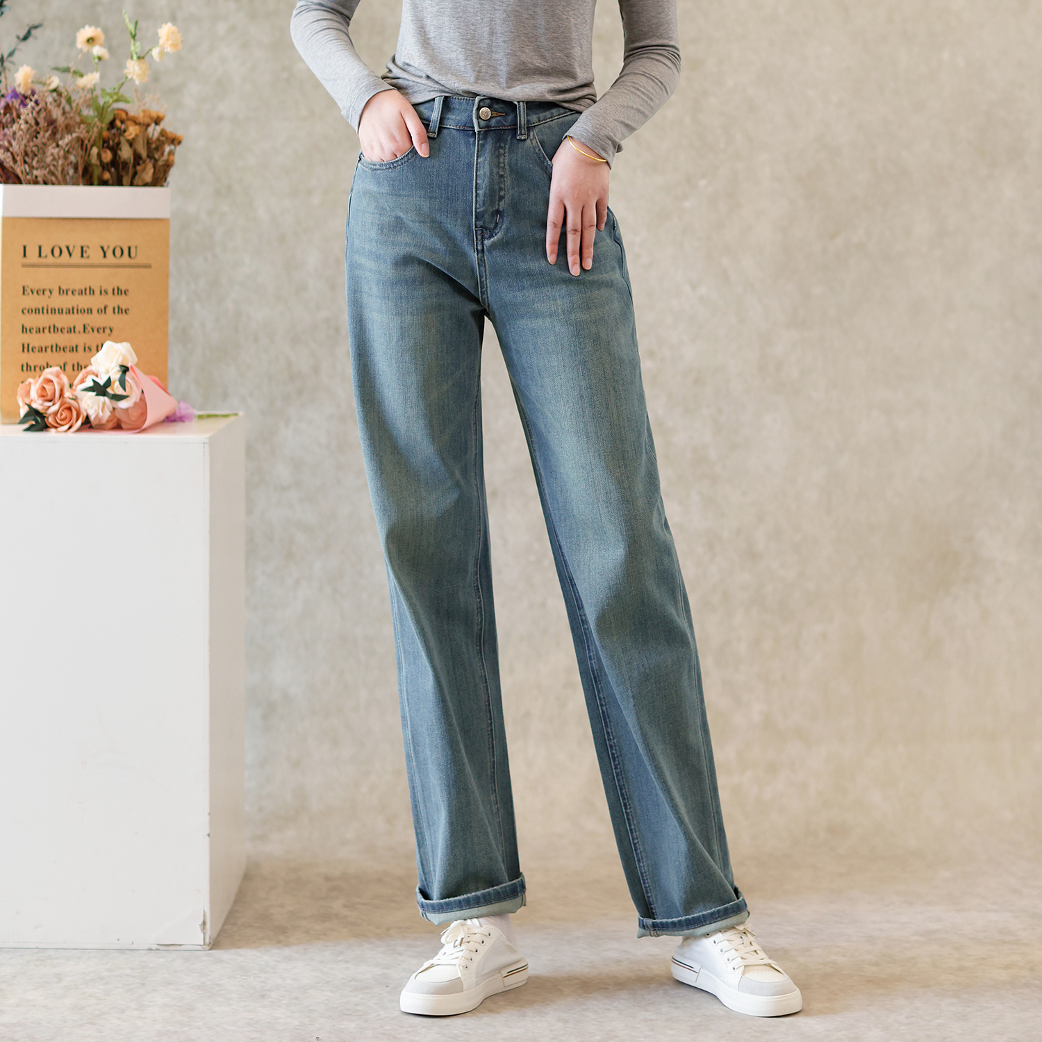 新款直筒牛仔裤百搭时尚长裤