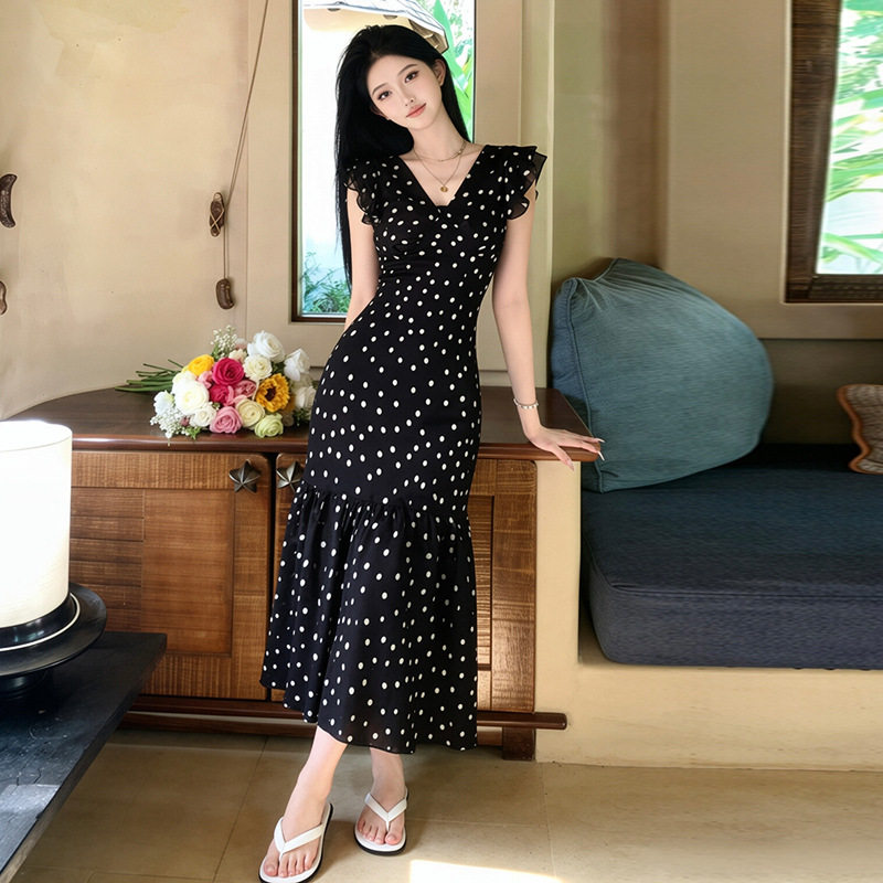 法式名媛波点连衣裙女夏季V领飞飞袖时尚气质修身显瘦黑色A字裙子