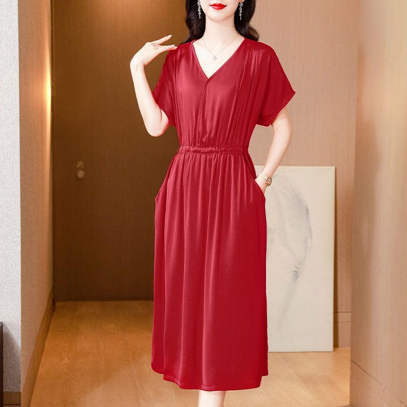 中老年妈妈连衣裙女2025新款夏季V领遮肚收腰显瘦垂坠真丝长裙子