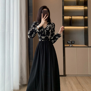 法式复古碎花连衣裙2026春装新款高腰优雅女神范过膝长款大摆裙子