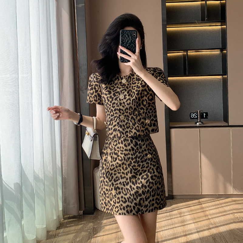 小个子时尚豹纹套装裙女2025夏季新款修身气质显瘦短袖短裙两件套