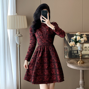 法式复古小个子红色连衣裙女2024秋冬新款气质收腰显瘦礼服高端裙