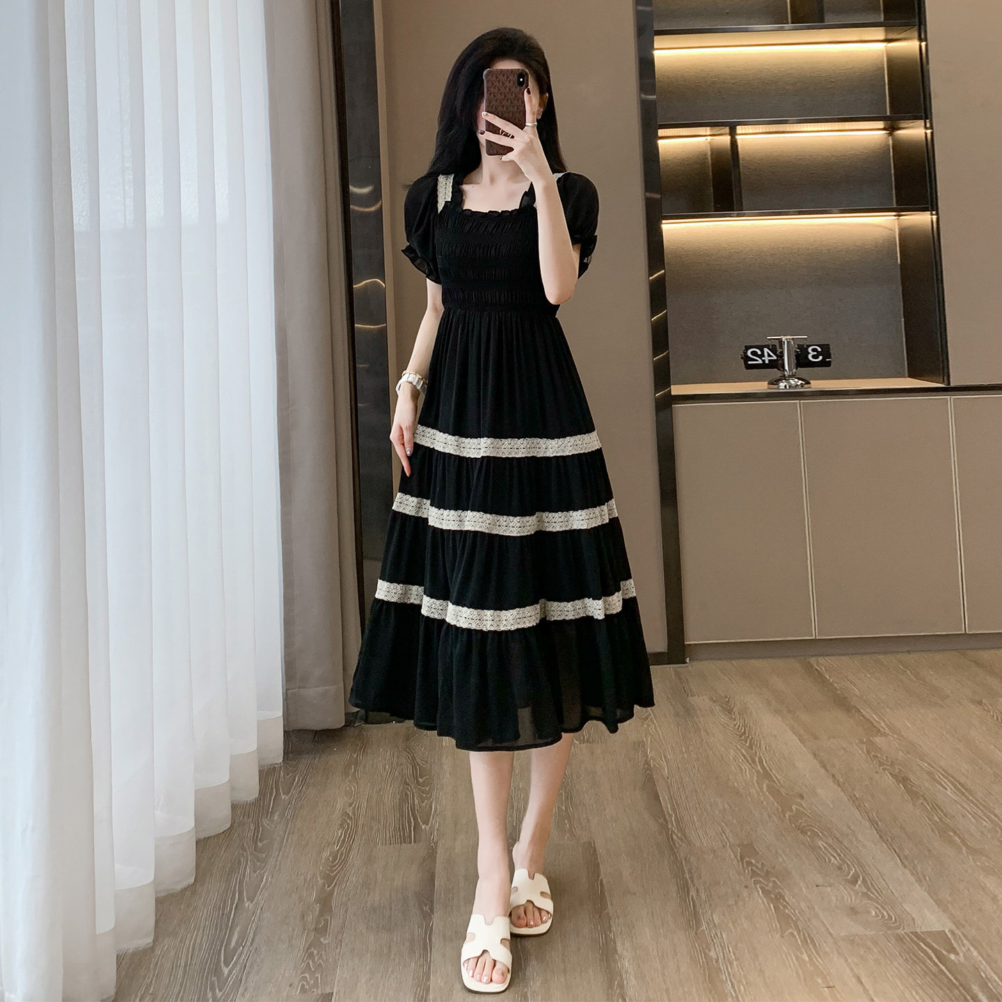 黑色赫本风气质连衣裙女2025新款夏季轻奢高级感方领收腰显瘦裙子