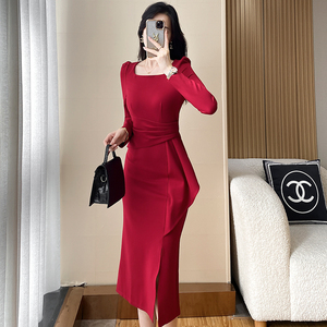 新年红色连衣裙2023年秋冬季新款包臀气质显瘦高级感宴会聚会裙子