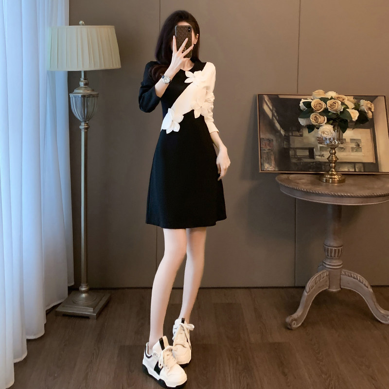 小个子黑色长袖连衣裙女秋季高级感气质减龄显瘦撞色拼接法式裙子