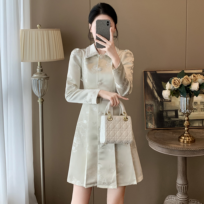 秋装女款2024年新款连衣裙