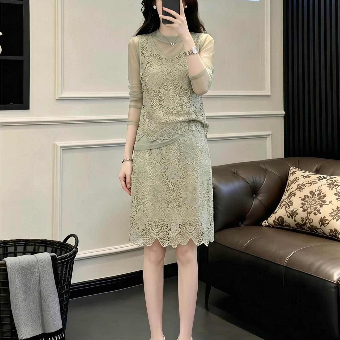 茶歇法式蕾丝镂空休闲运动套装女夏2026新款温柔风气质显瘦三件套
