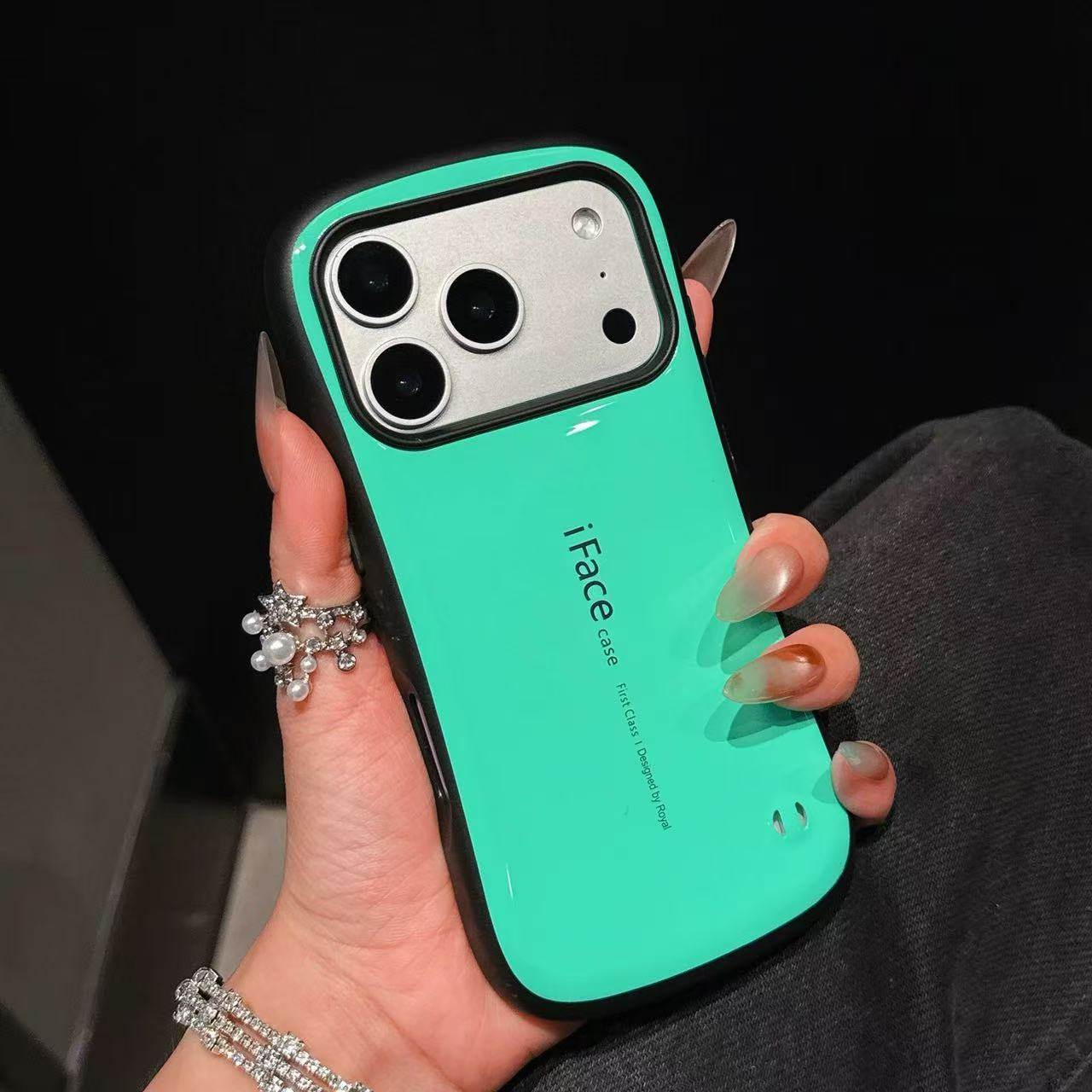 苹果17promax手机壳小蛮腰