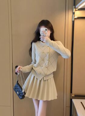小香风卡其色针织套装女2026新款秋季穿搭一整套上衣半身裙两件套