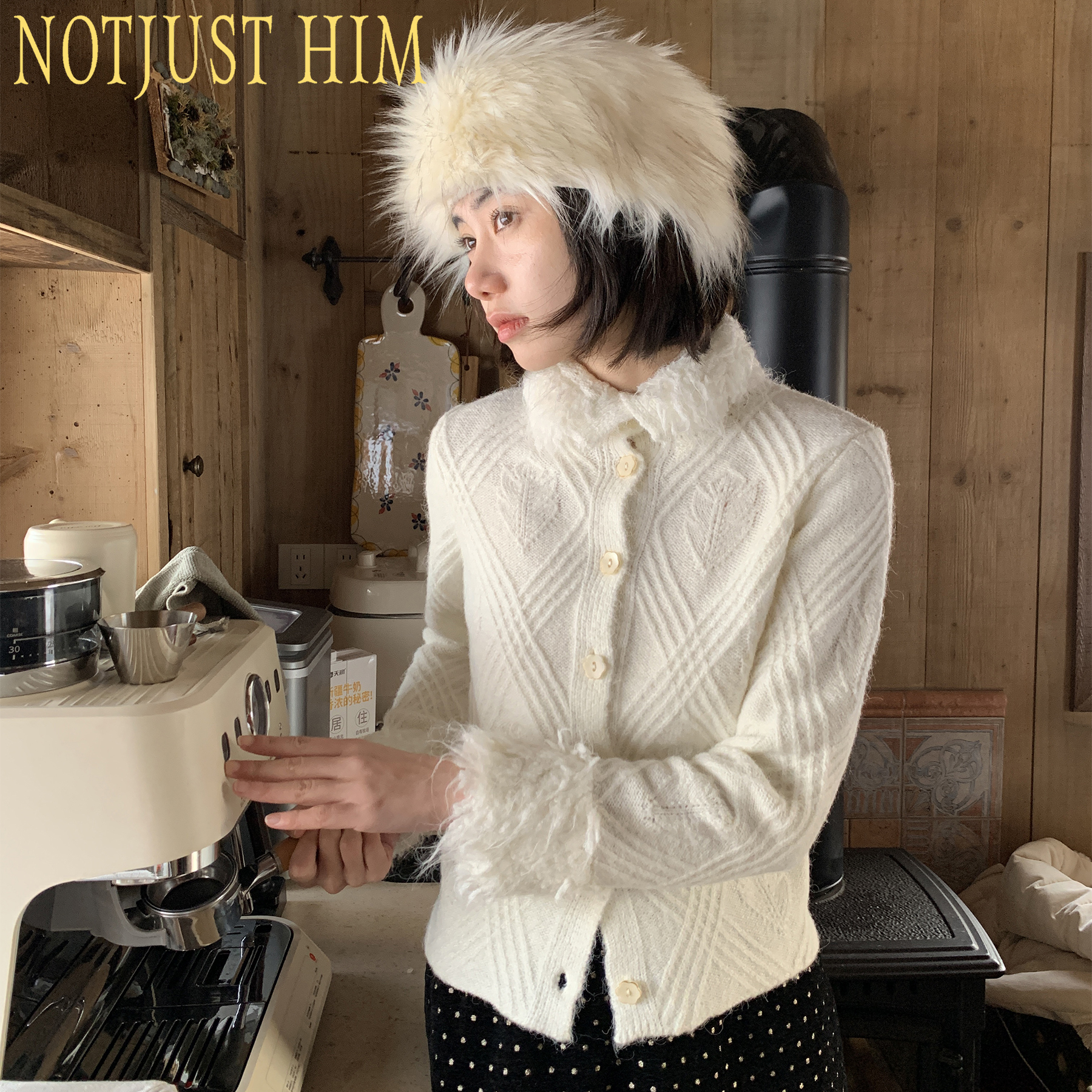 花筏NOTJUSTHIM 毛绒毛领菱格纹针织上衣—下拉详情页跳转